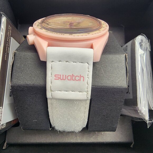 Swatch X Omega Bioceramic Moonswatch Mission To The VENUS - Picture 7 of 8